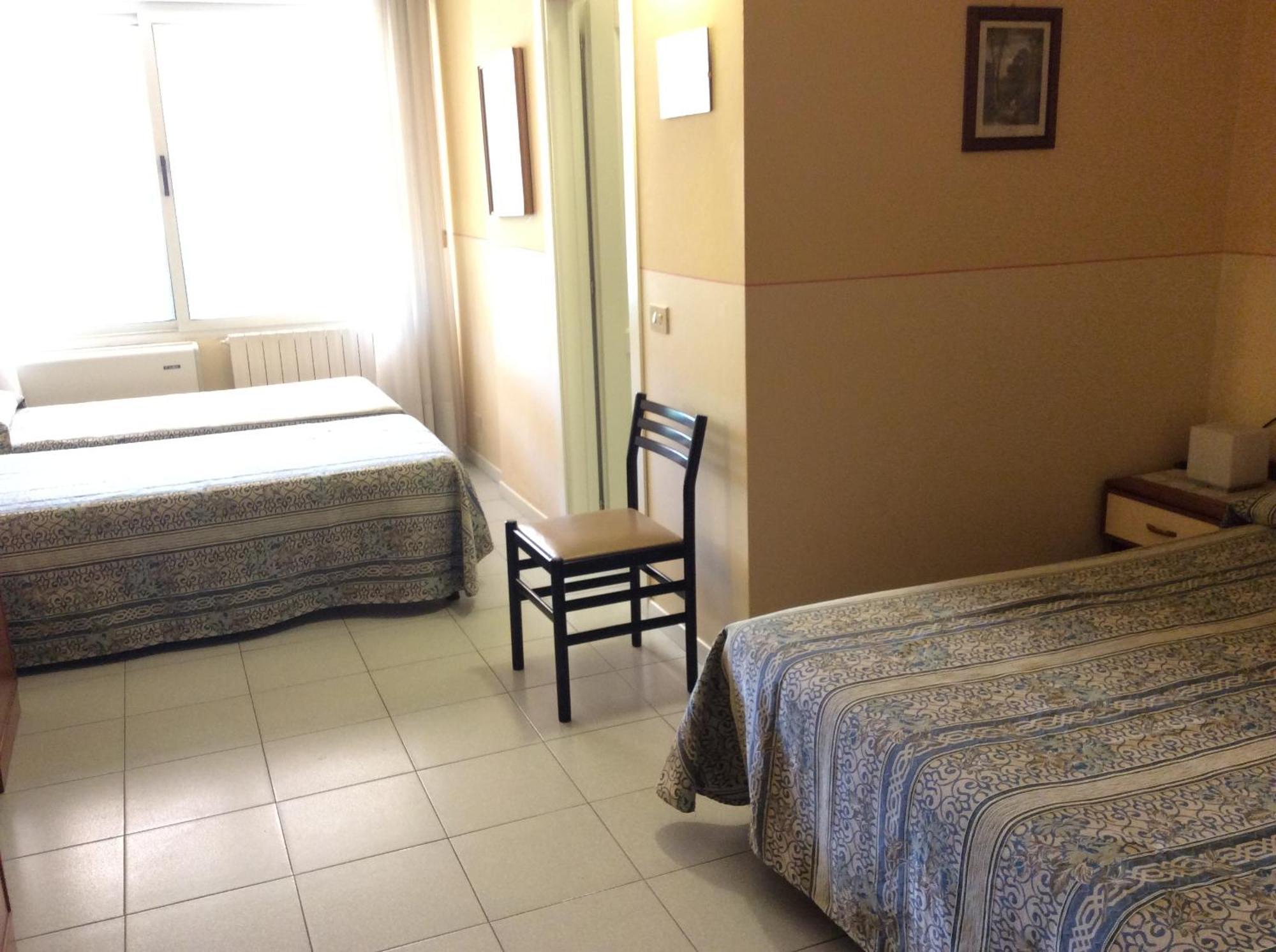 Hotel Le Ginestre Lido di Camaiore Buitenkant foto