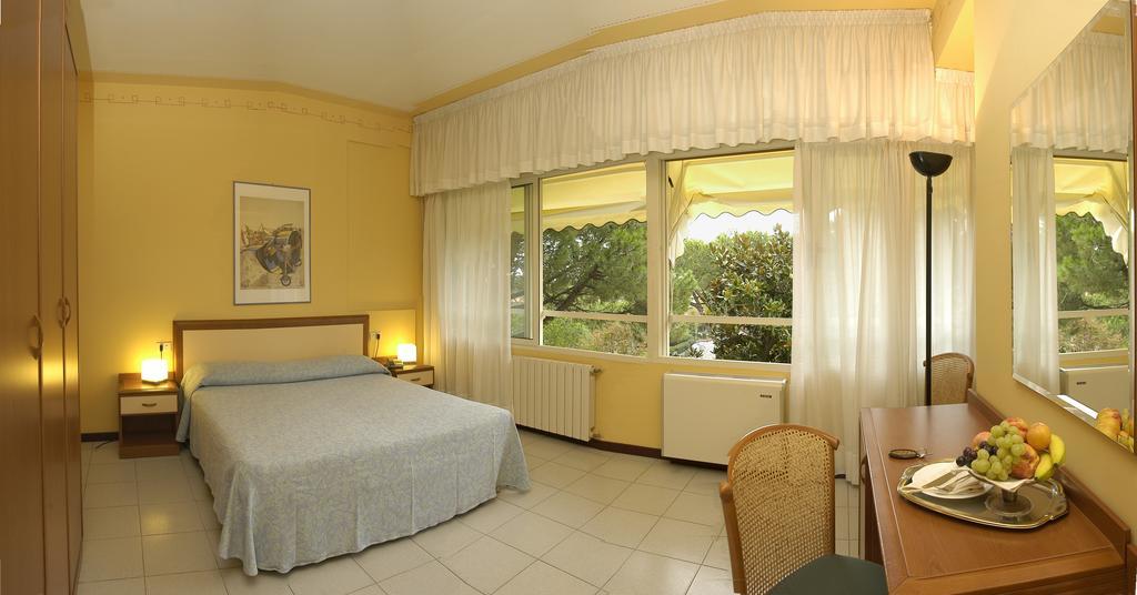 Hotel Le Ginestre Lido di Camaiore Buitenkant foto