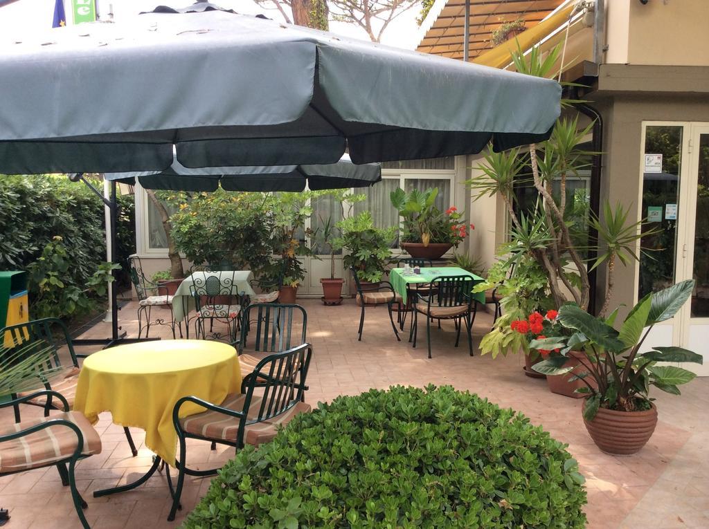 Hotel Le Ginestre Lido di Camaiore Buitenkant foto