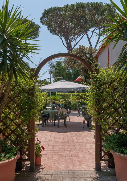 Hotel Le Ginestre Lido di Camaiore Buitenkant foto
