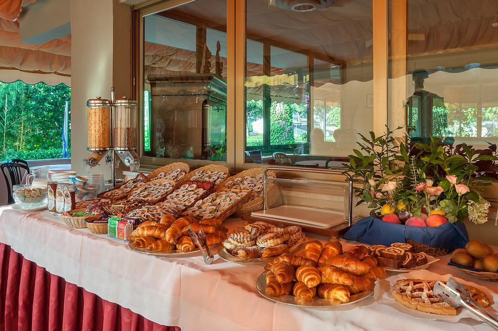 Hotel Le Ginestre Lido di Camaiore Buitenkant foto