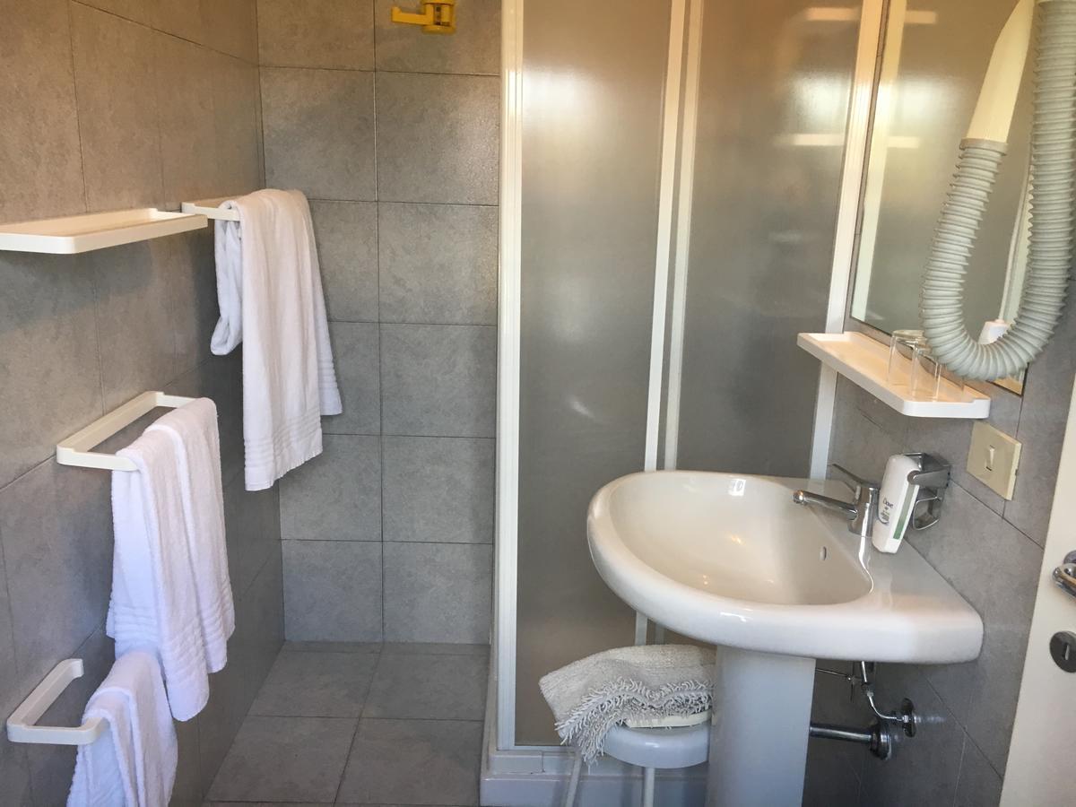 Hotel Le Ginestre Lido di Camaiore Buitenkant foto