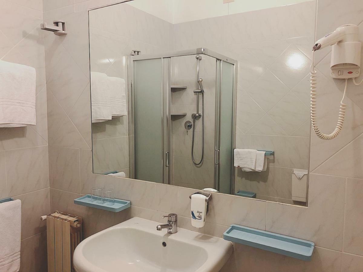Hotel Le Ginestre Lido di Camaiore Buitenkant foto