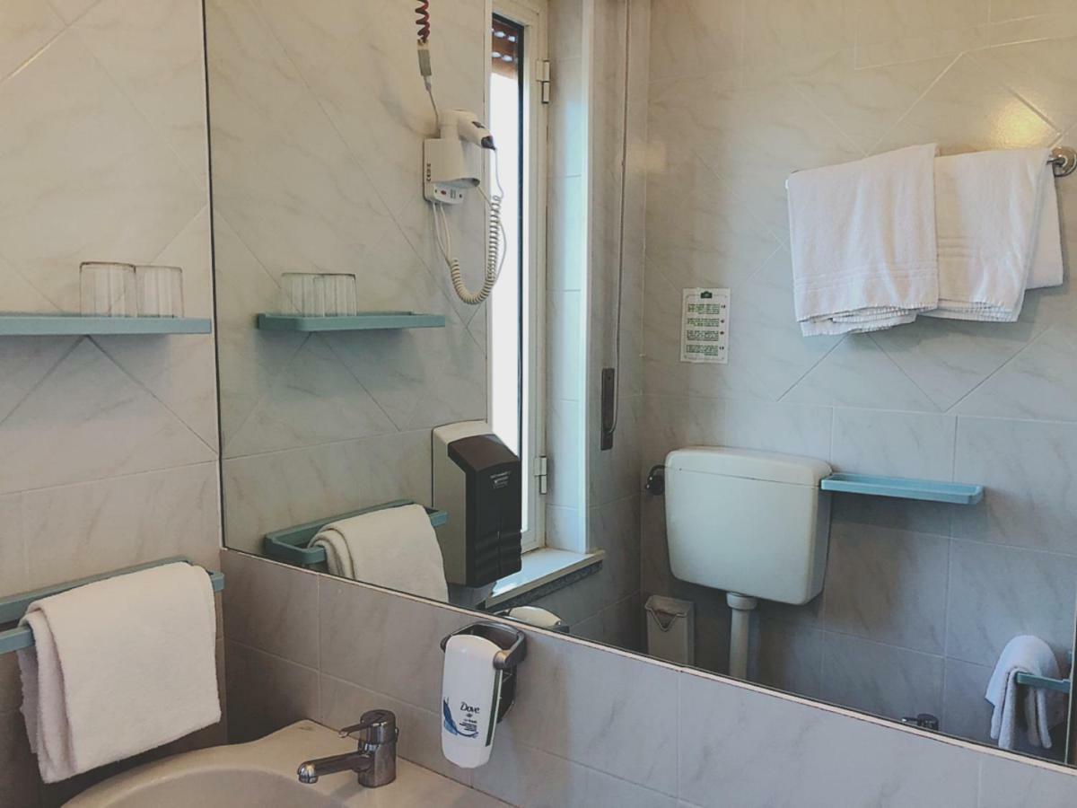 Hotel Le Ginestre Lido di Camaiore Buitenkant foto