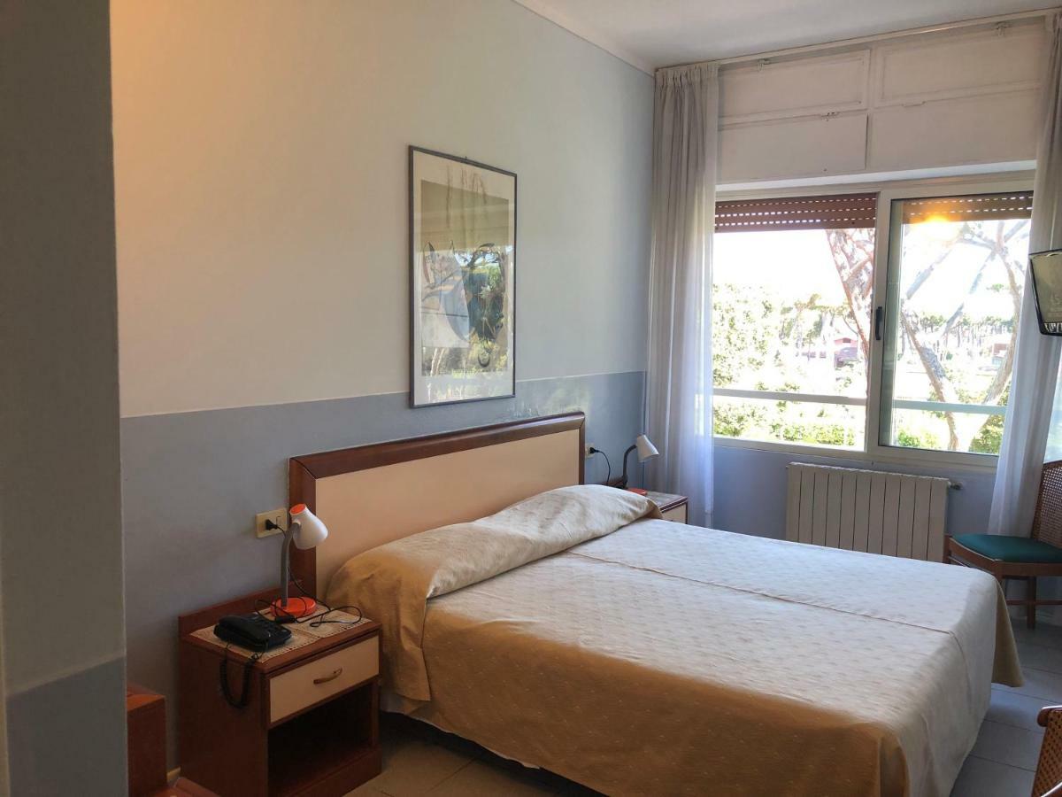 Hotel Le Ginestre Lido di Camaiore Buitenkant foto